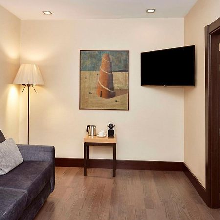 Nh Barcelona Eixample Hotel Екстериор снимка