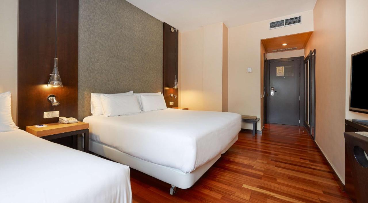 Nh Barcelona Eixample Hotel Екстериор снимка