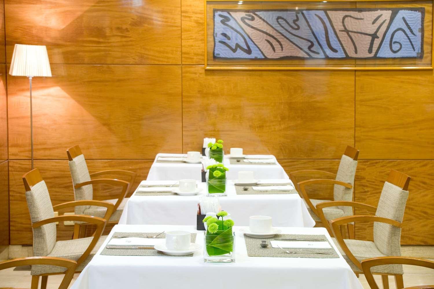 Nh Barcelona Eixample Hotel Екстериор снимка