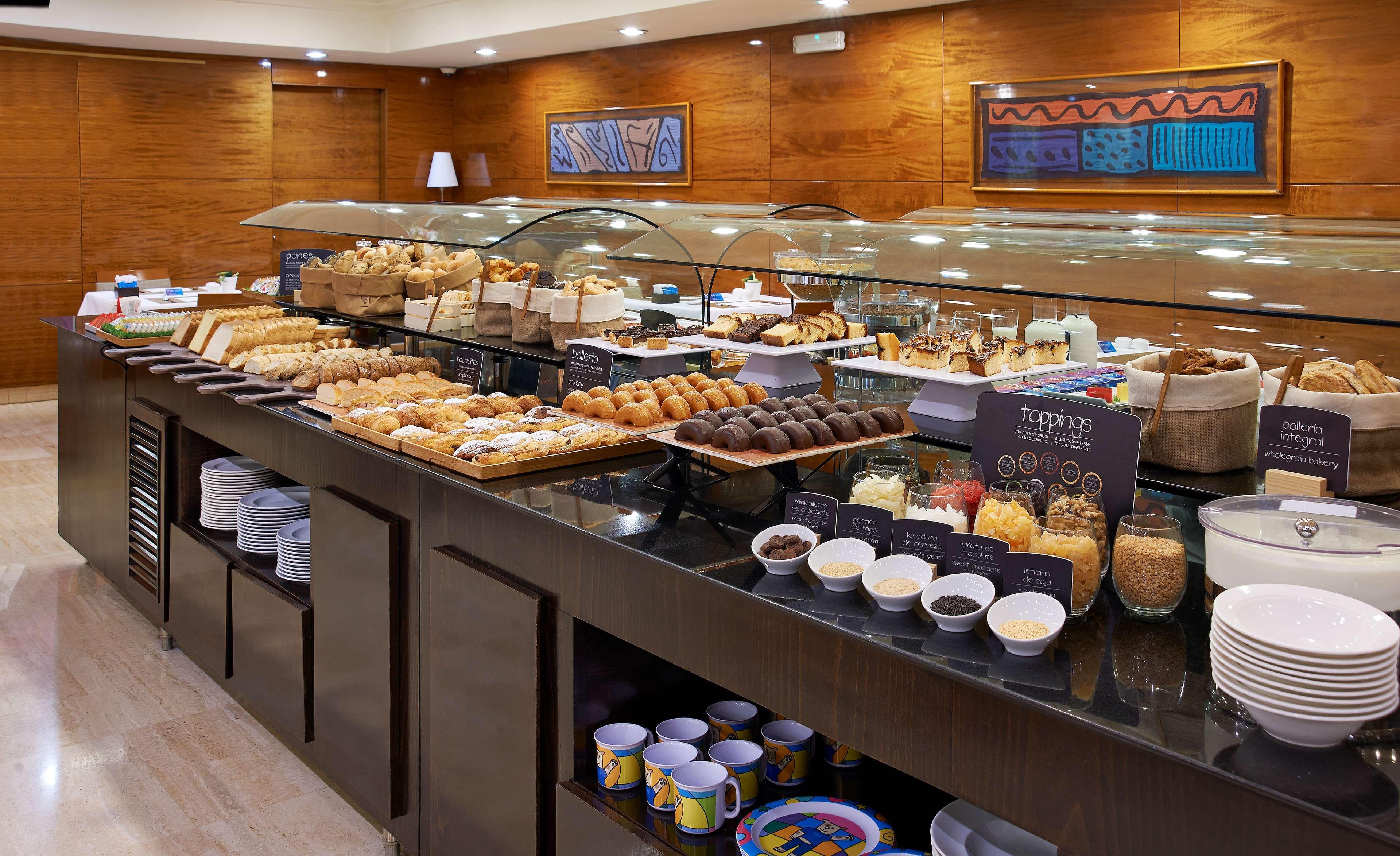 Nh Barcelona Eixample Hotel Екстериор снимка