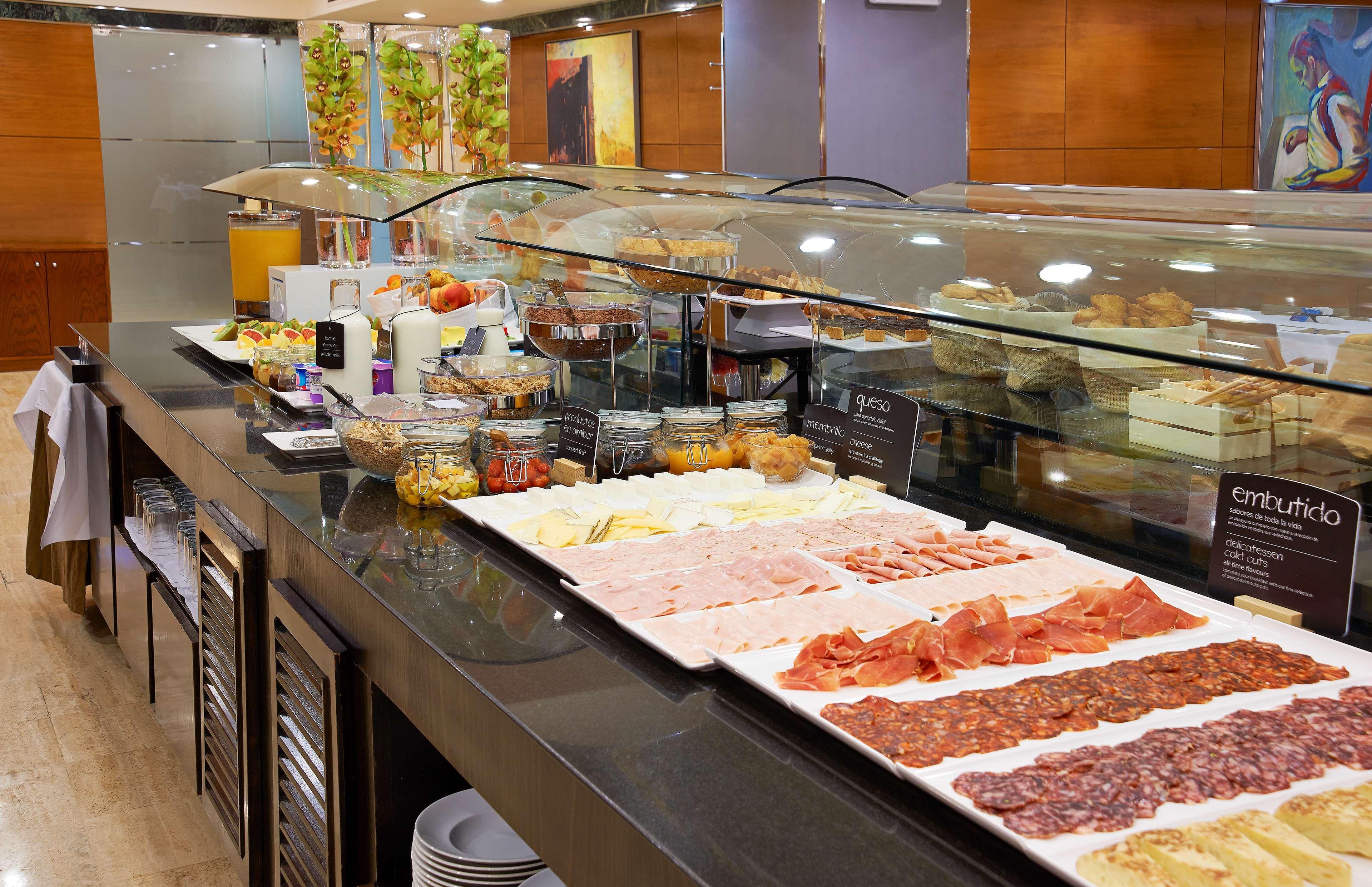 Nh Barcelona Eixample Hotel Екстериор снимка