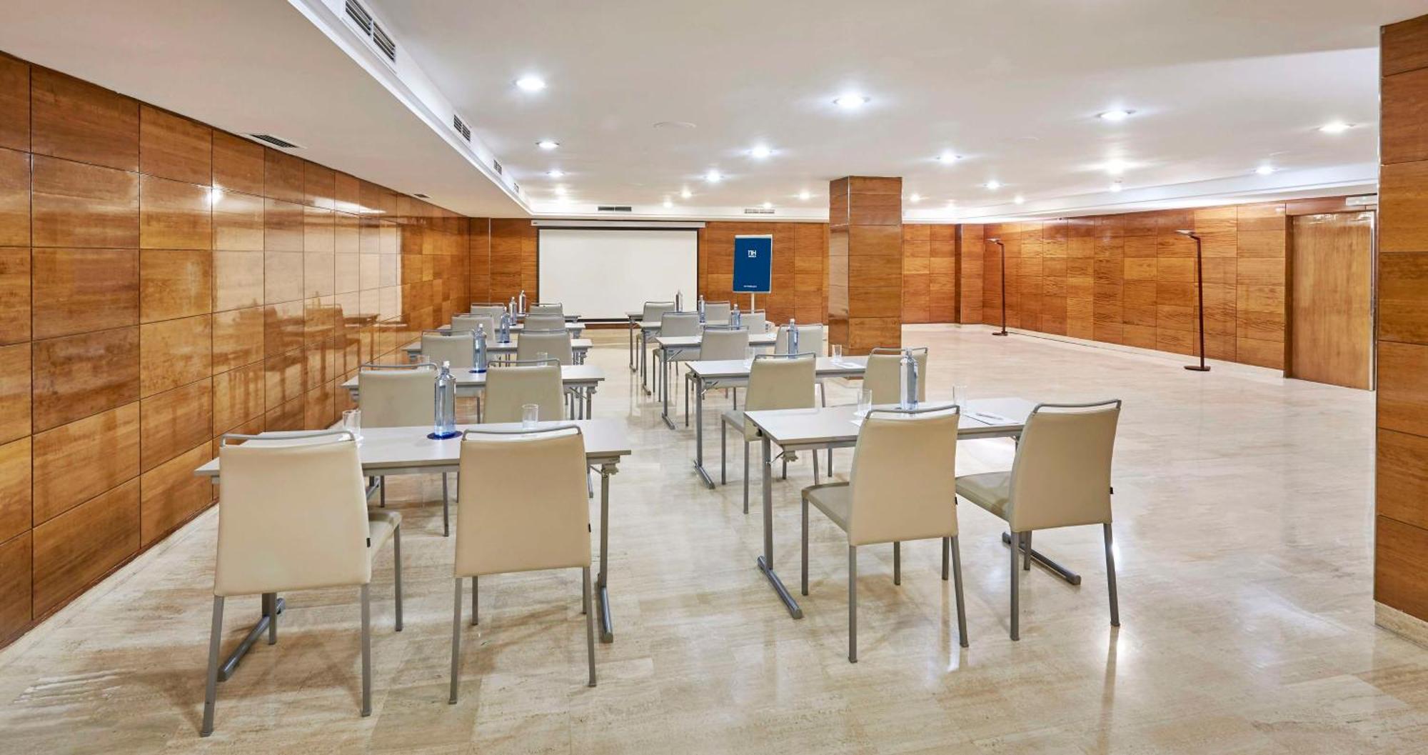 Nh Barcelona Eixample Hotel Екстериор снимка