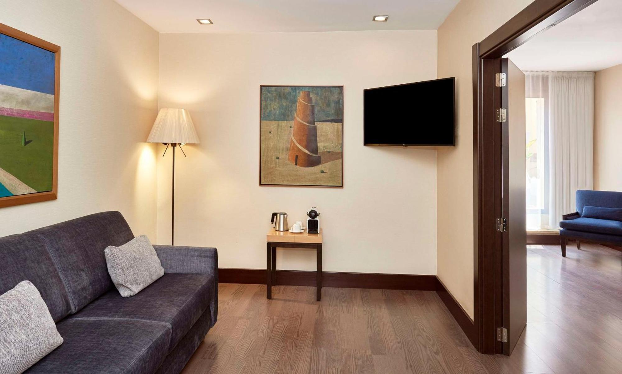 Nh Barcelona Eixample Hotel Екстериор снимка