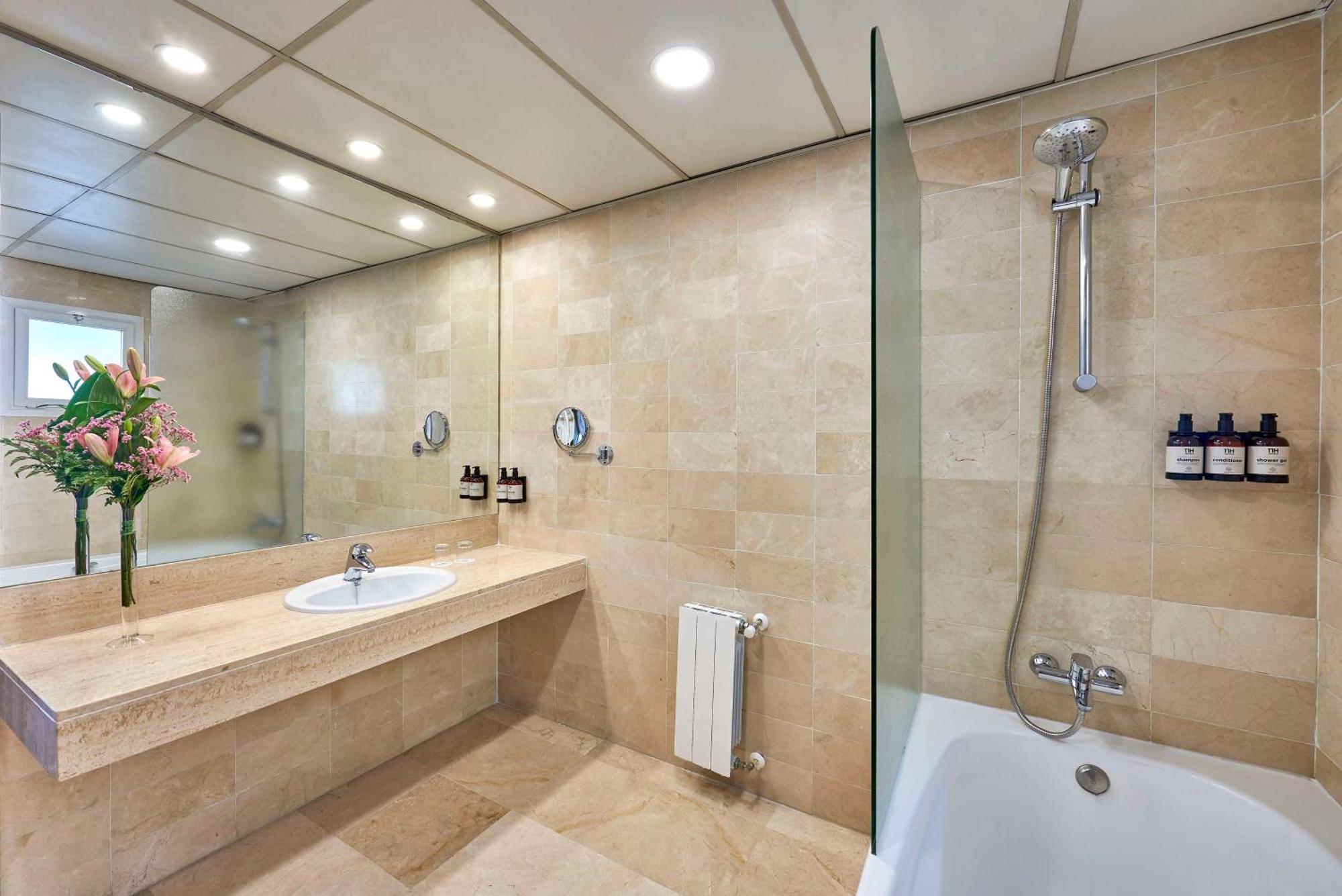 Nh Barcelona Eixample Hotel Екстериор снимка