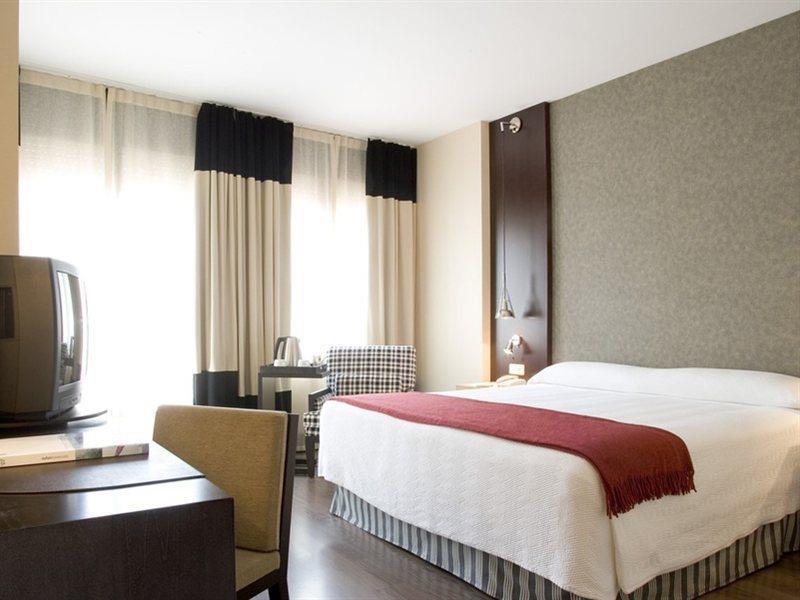 Nh Barcelona Eixample Hotel Екстериор снимка