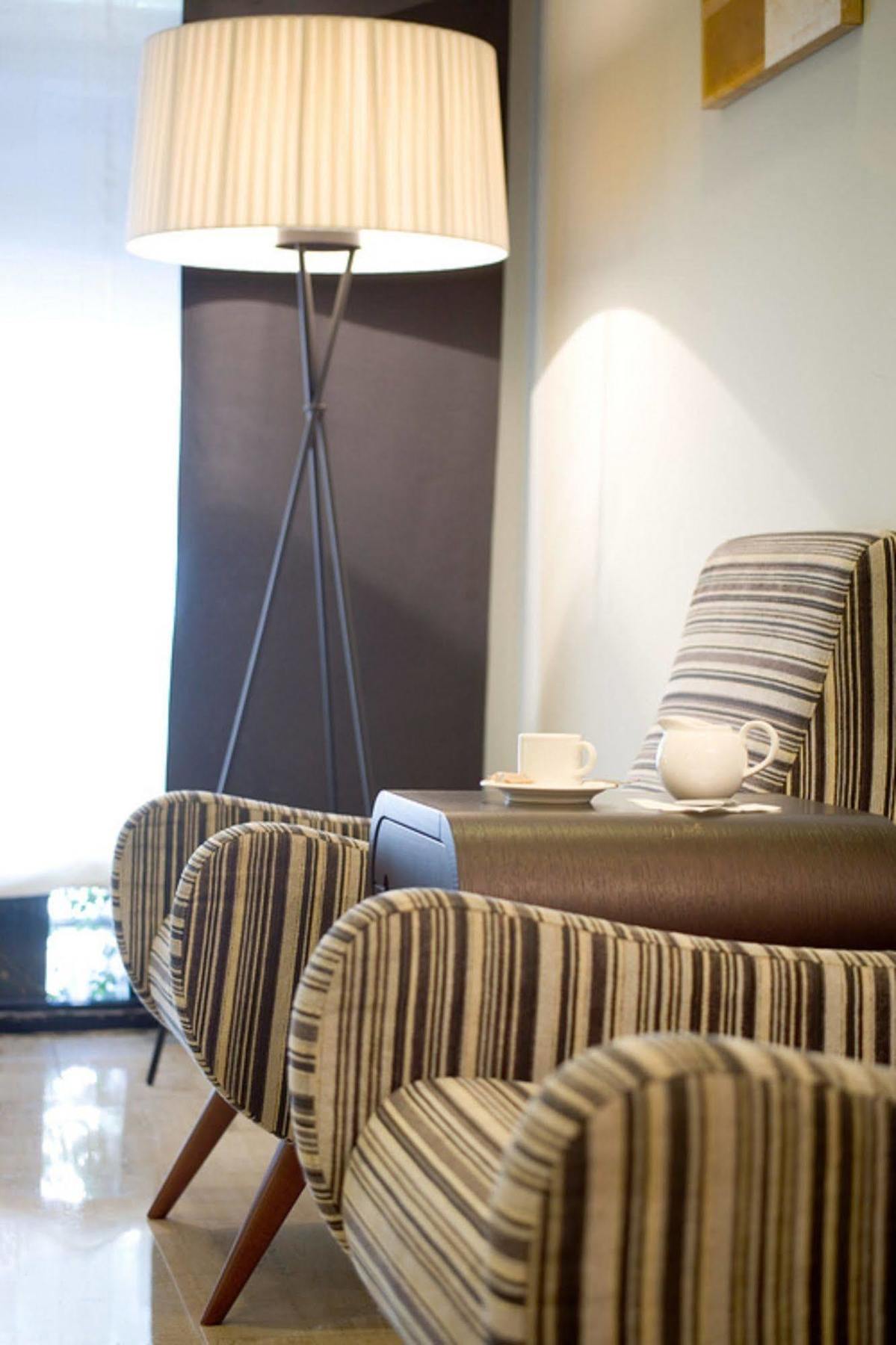 Nh Barcelona Eixample Hotel Екстериор снимка