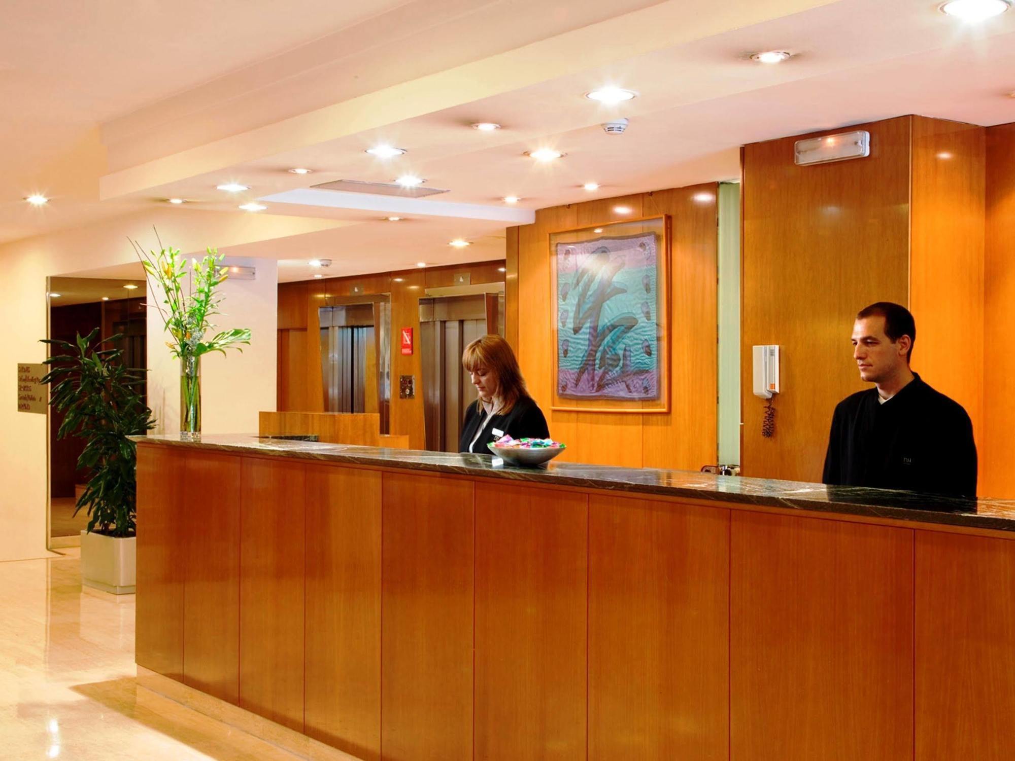 Nh Barcelona Eixample Hotel Екстериор снимка