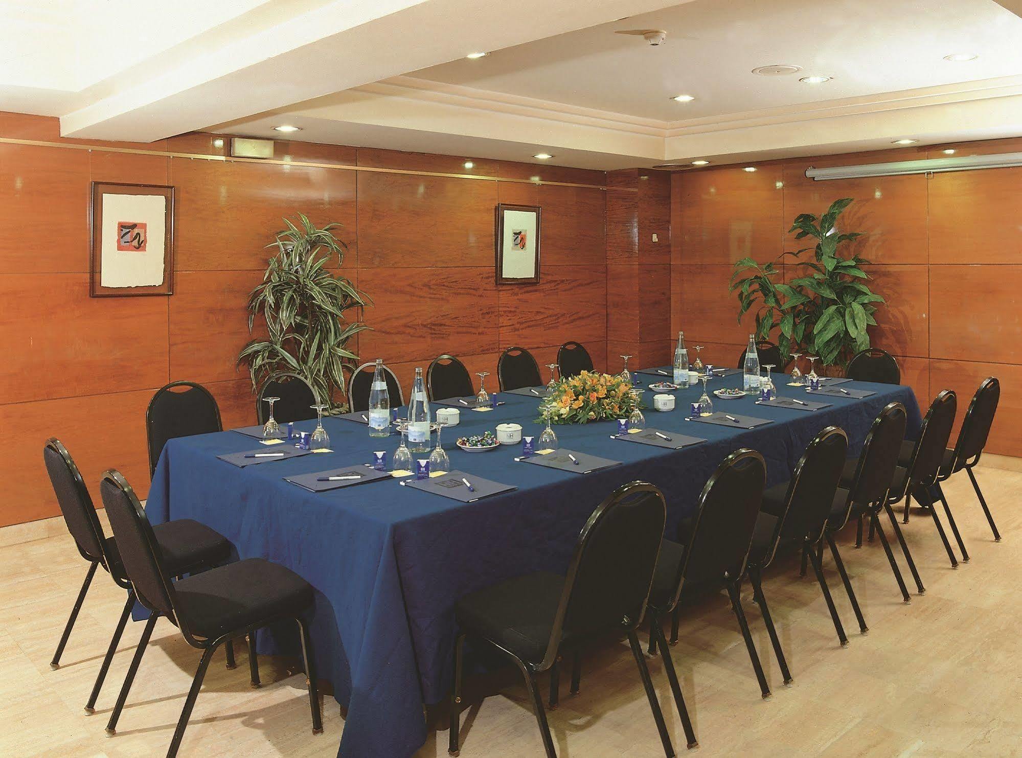 Nh Barcelona Eixample Hotel Екстериор снимка
