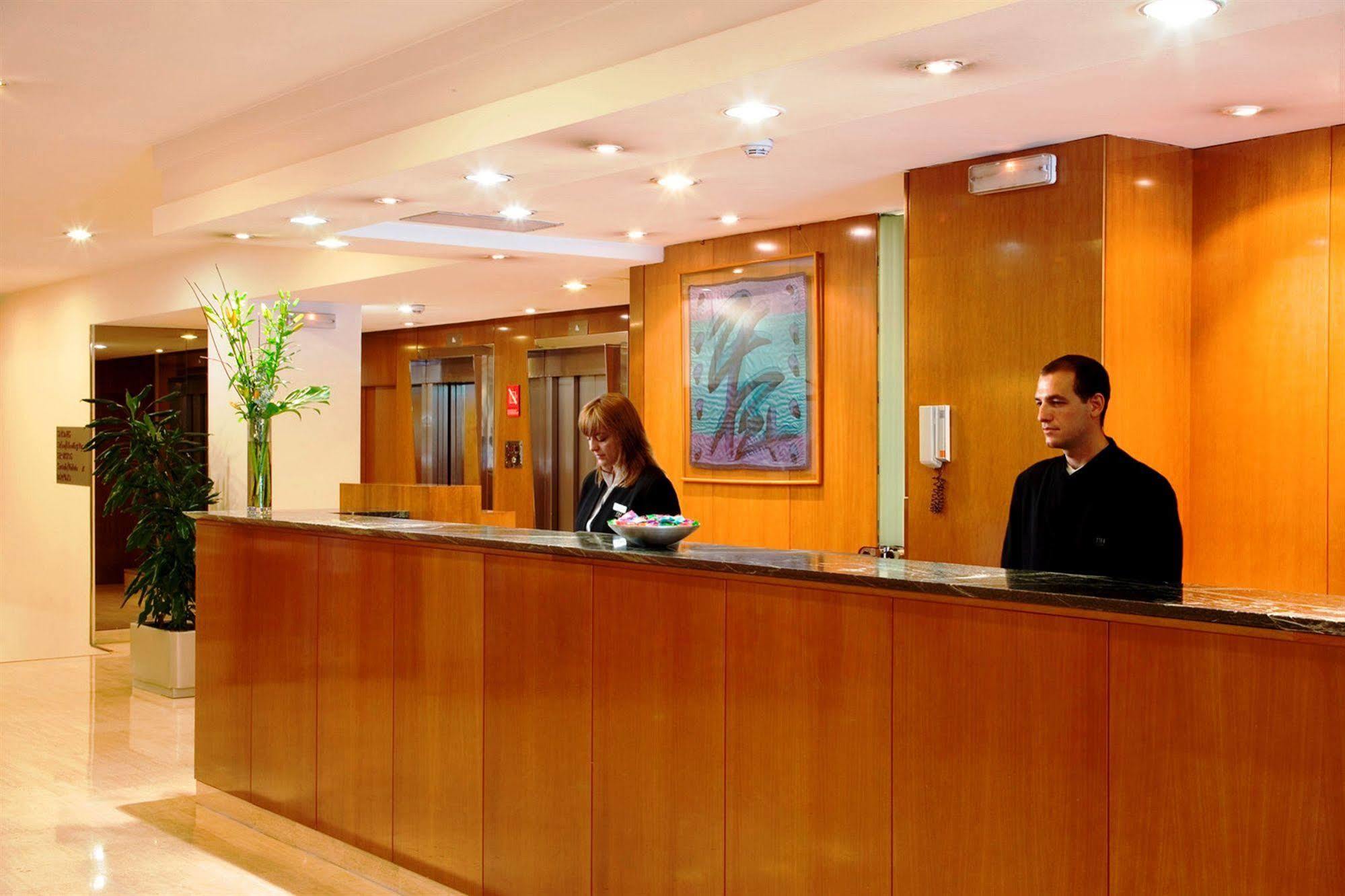Nh Barcelona Eixample Hotel Екстериор снимка