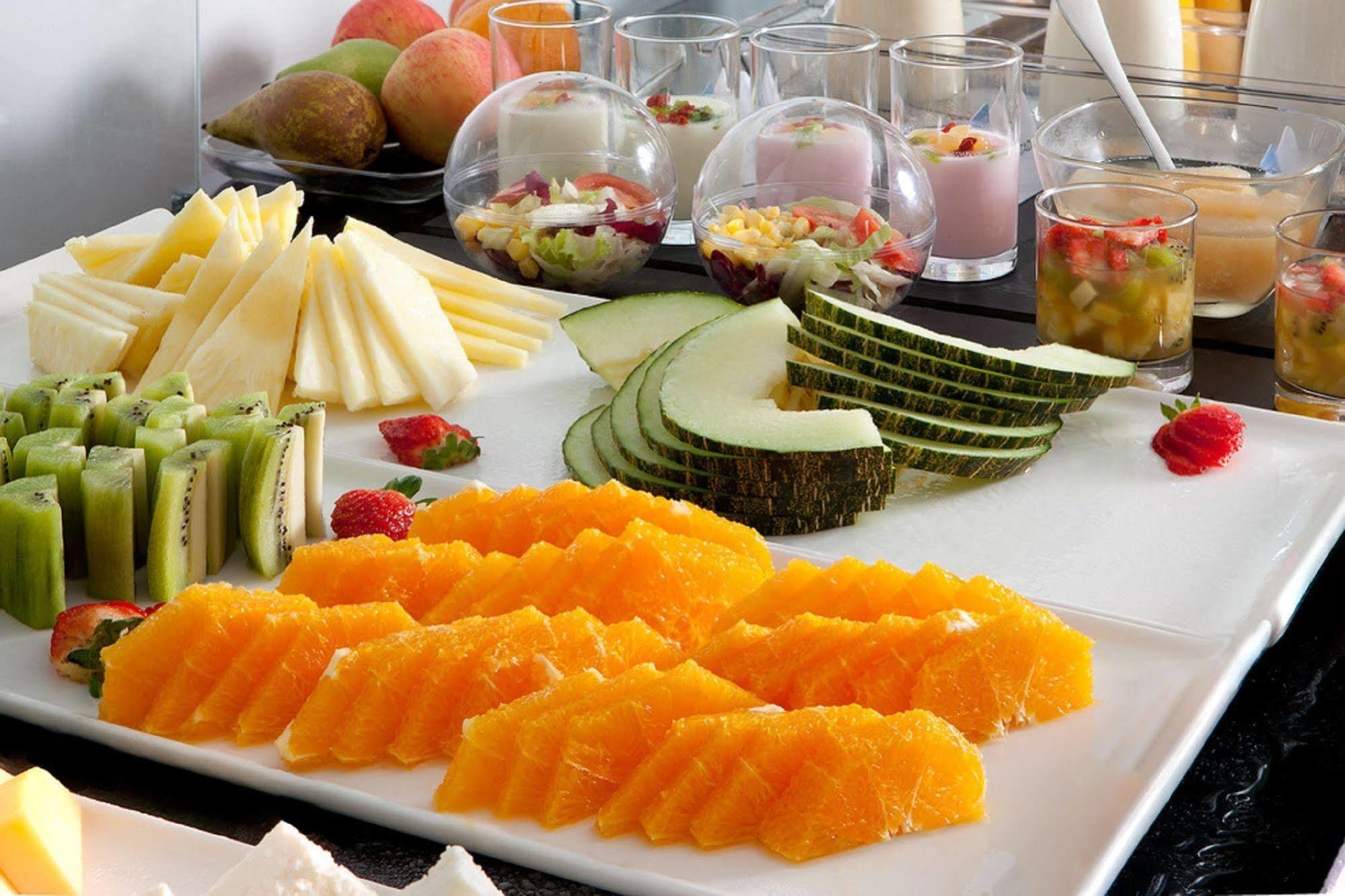 Nh Barcelona Eixample Hotel Екстериор снимка