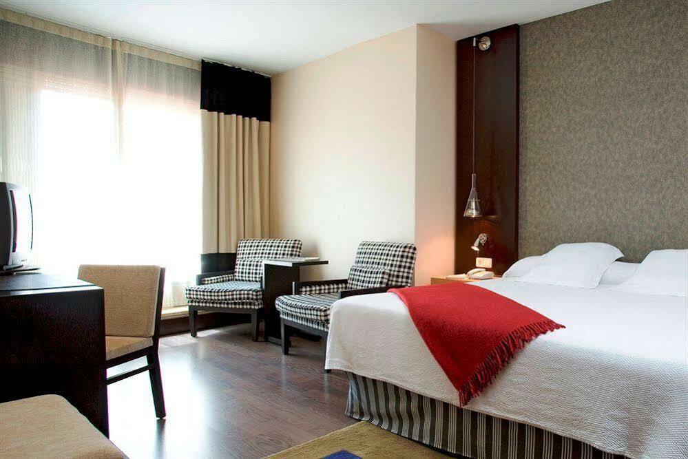 Nh Barcelona Eixample Hotel Екстериор снимка