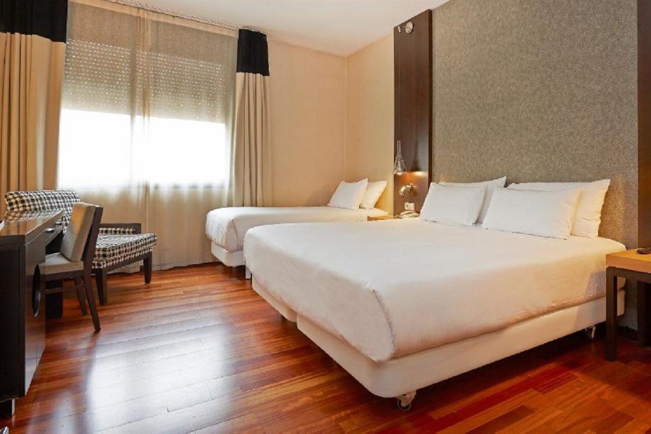 Nh Barcelona Eixample Hotel Екстериор снимка