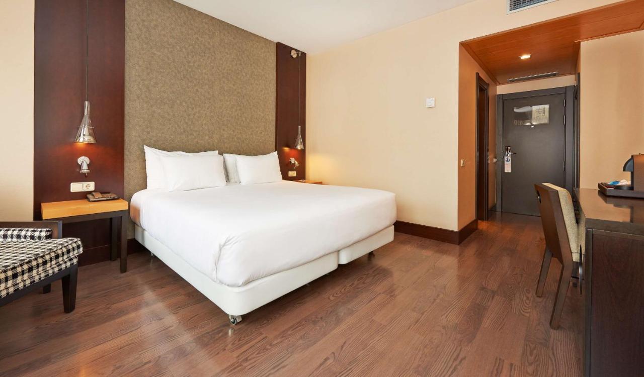 Nh Barcelona Eixample Hotel Екстериор снимка